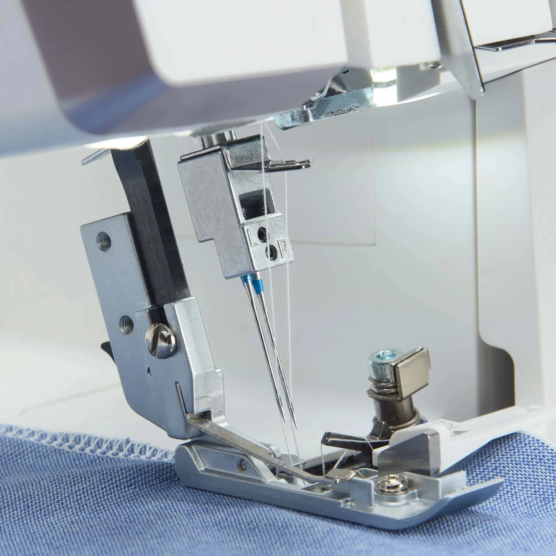 HUSQVARNA® VIKING® AMBER™ S | 300 Overlock Machine - Image 9