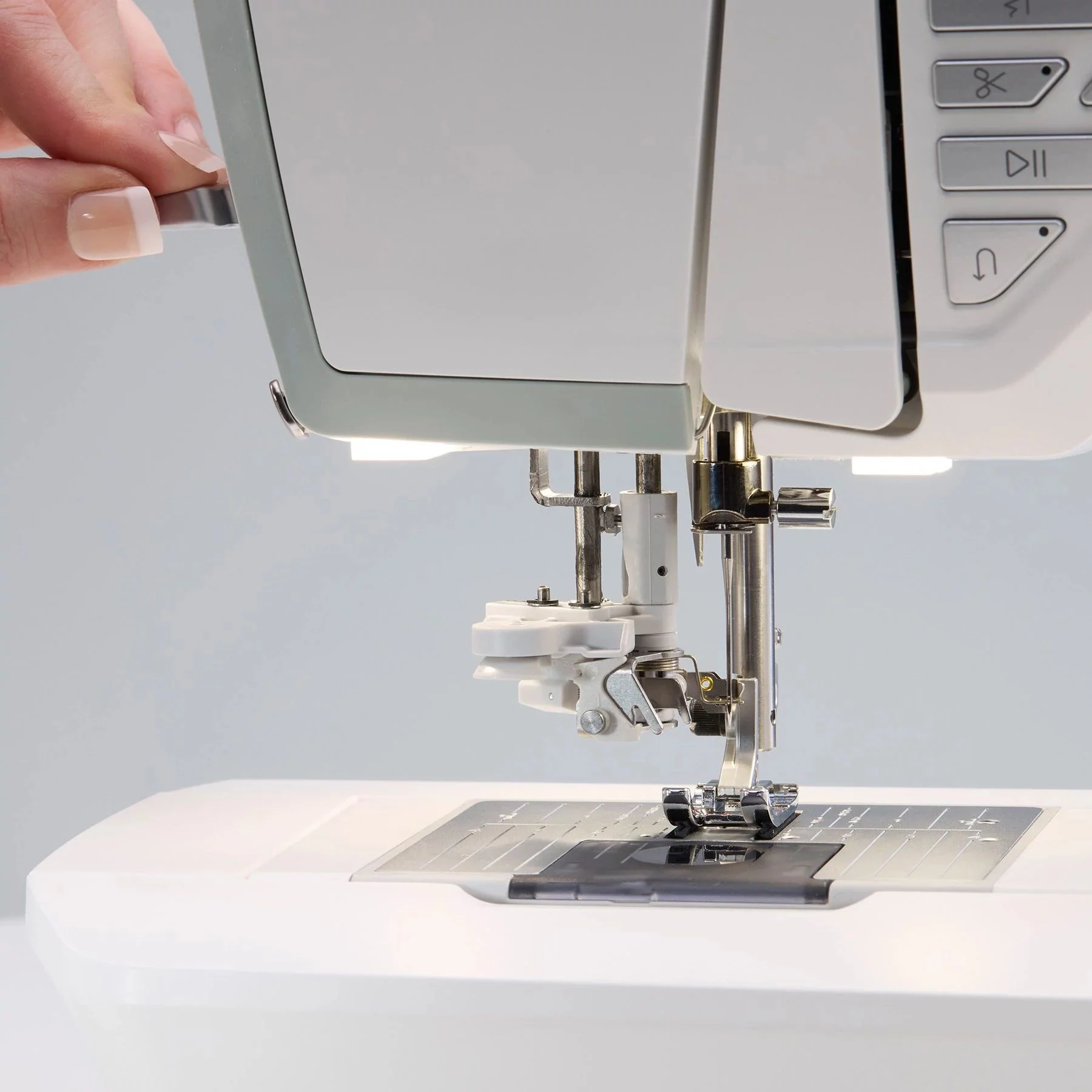 HUSQVARNA® VIKING® DESIGNER TOPAZ™ 55Q Sewing Machine - Image 9