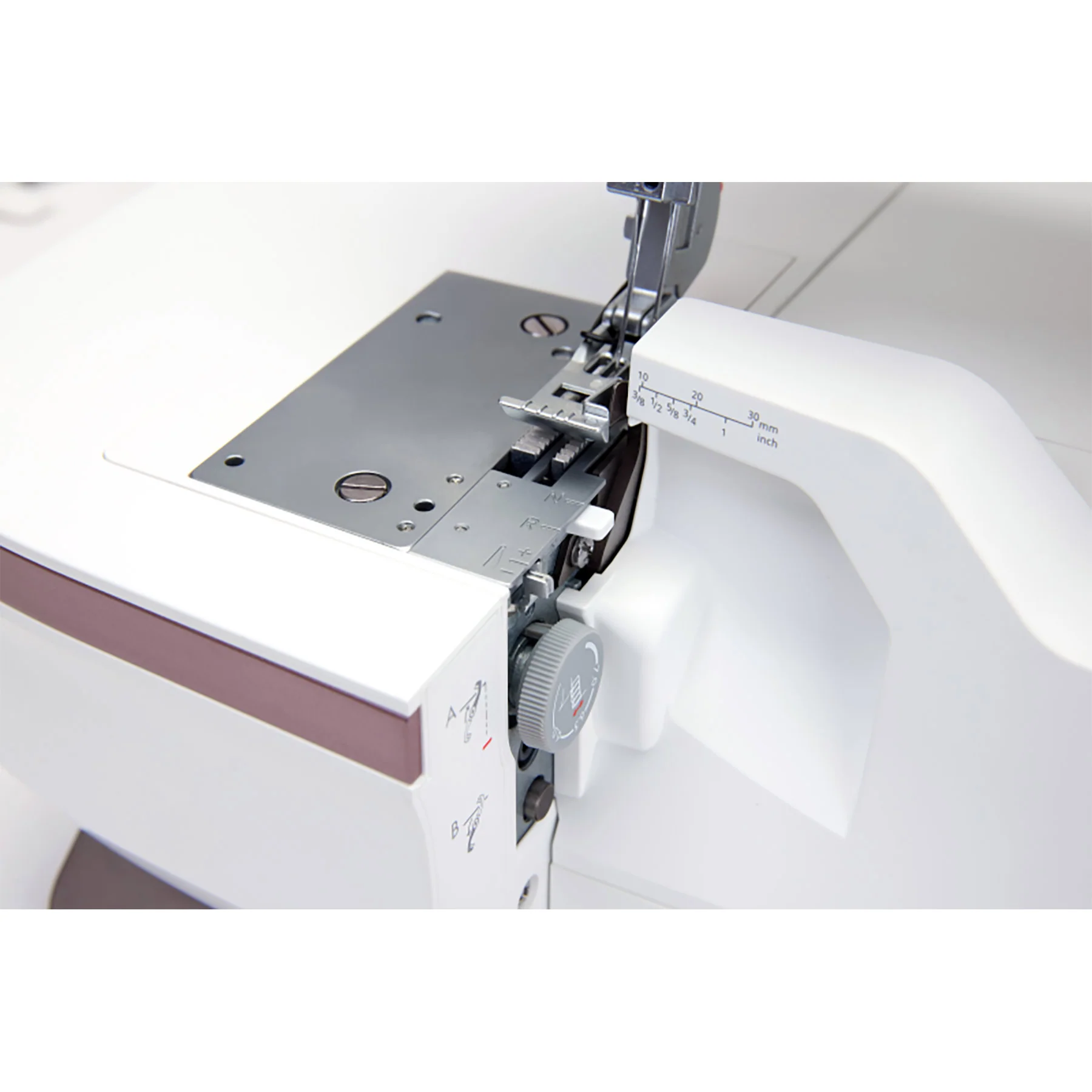 HUSQVARNA® VIKING® AMBER™ Air S | 500 Coverlock Machine - Image 10