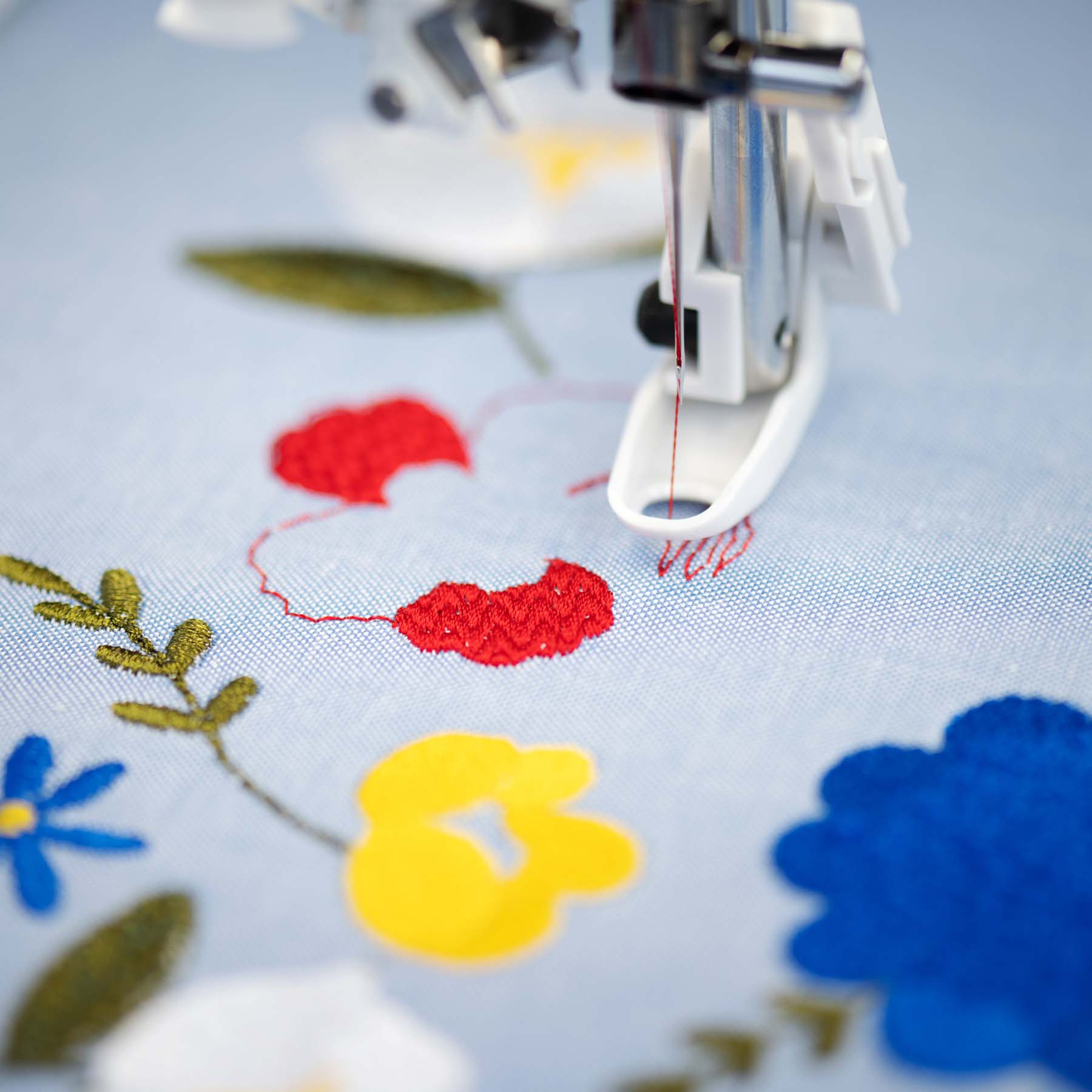 HUSQVARNA® VIKING® DESIGNER RUBY™ 90 Sewing & Embroidery Machine - Image 9