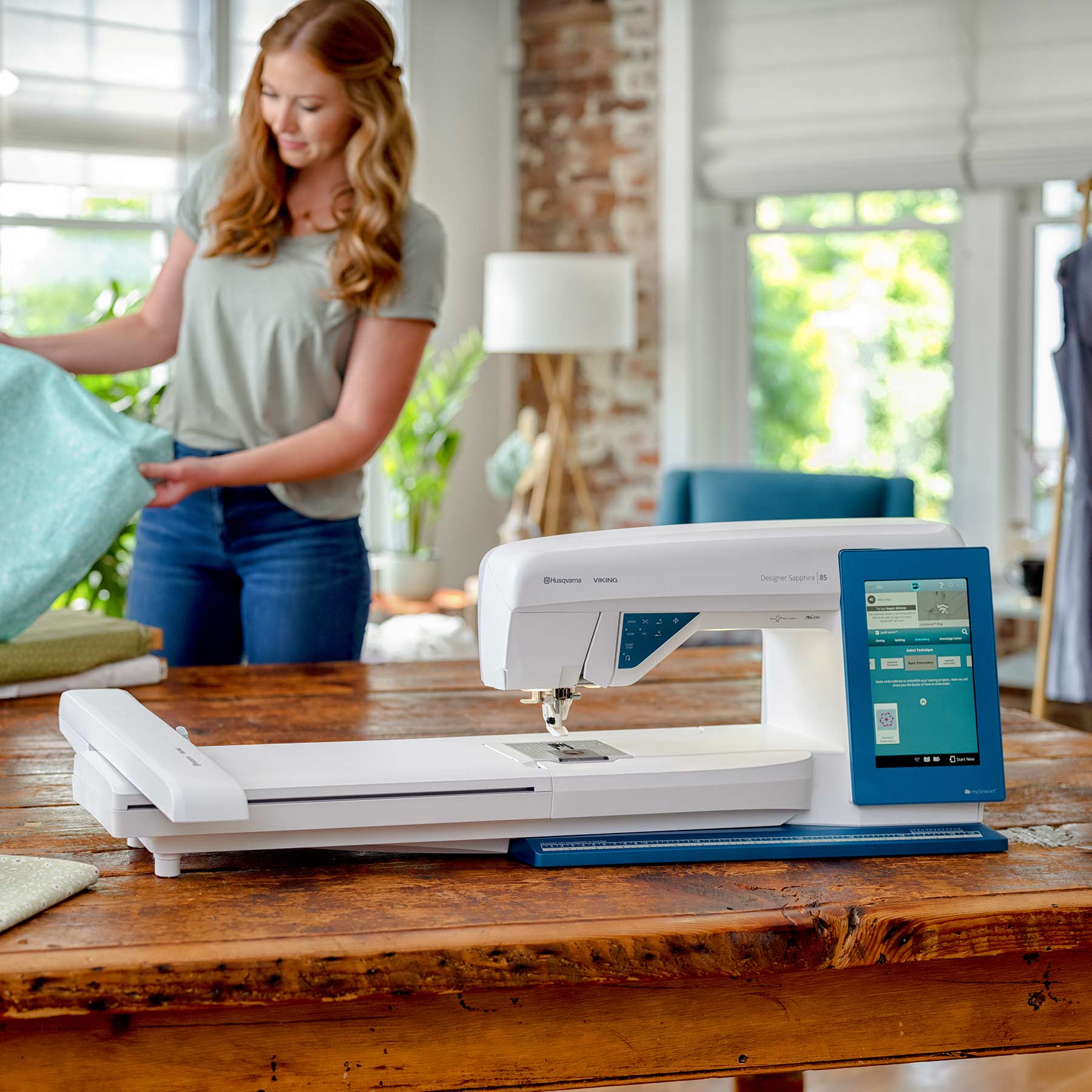 HUSQVARNA® VIKING® DESIGNER SAPPHIRE™ 85 Sewing and Embroidery Machine - Image 13