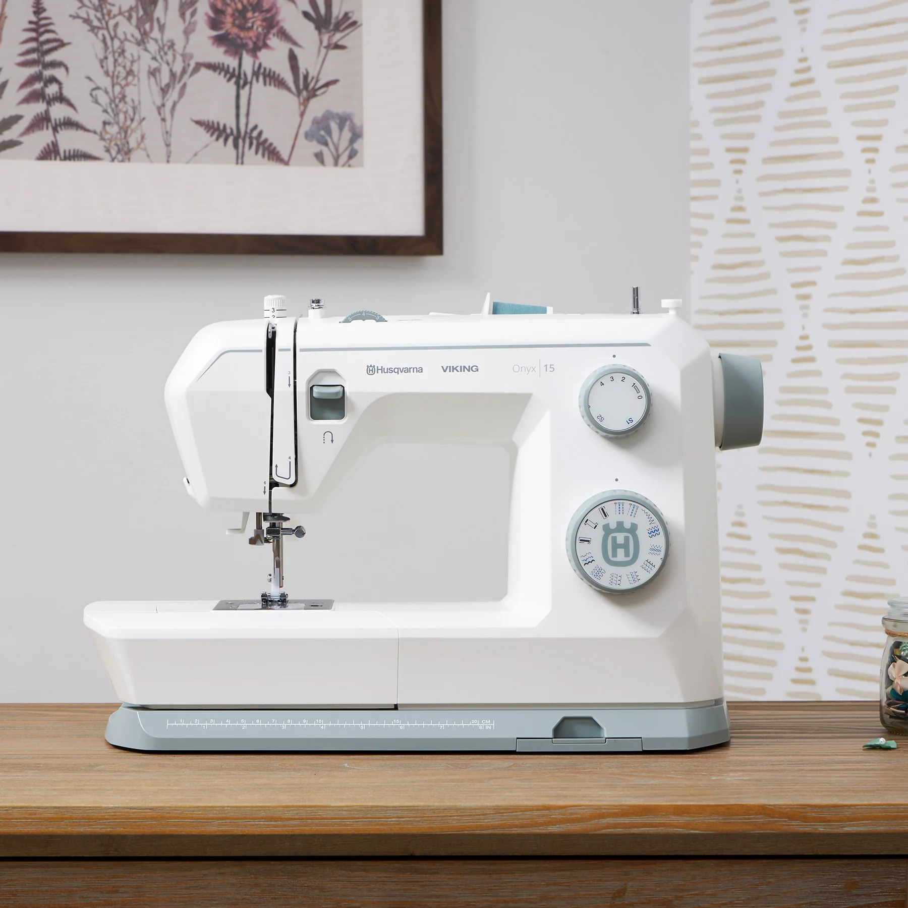 HUSQVARNA® VIKING® ONYX™ 15 Sewing Machine - Image 7