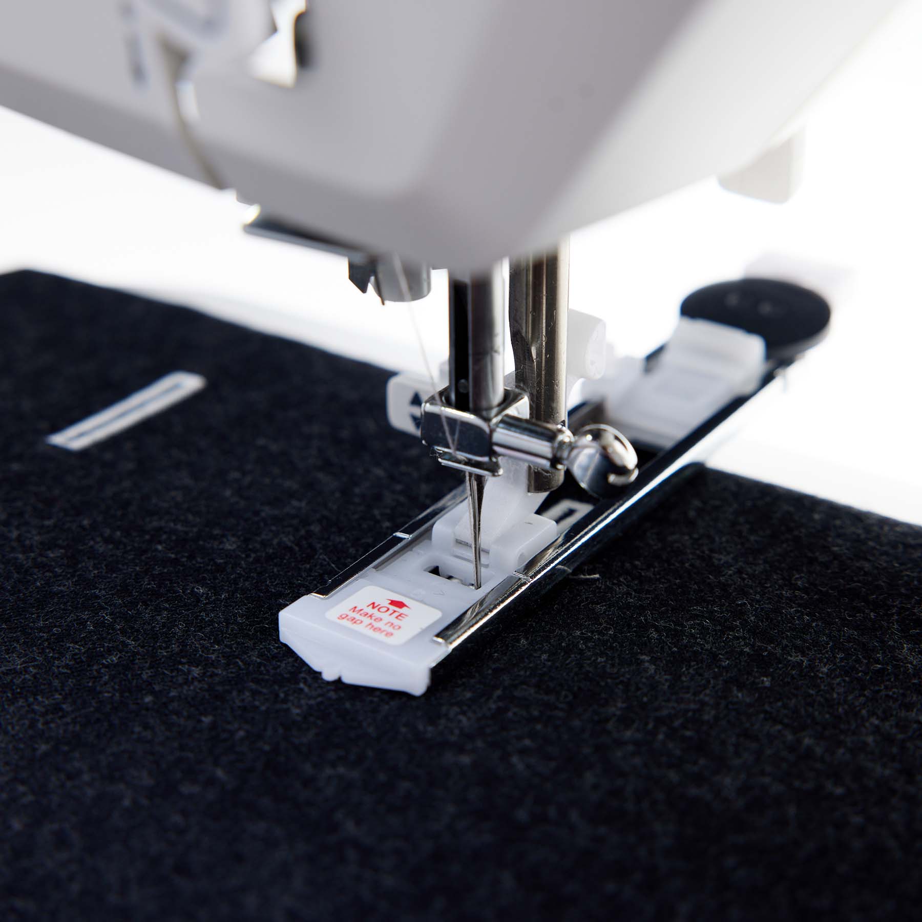 HUSQVARNA® VIKING® ONYX™ 25 Sewing Machine - Image 7