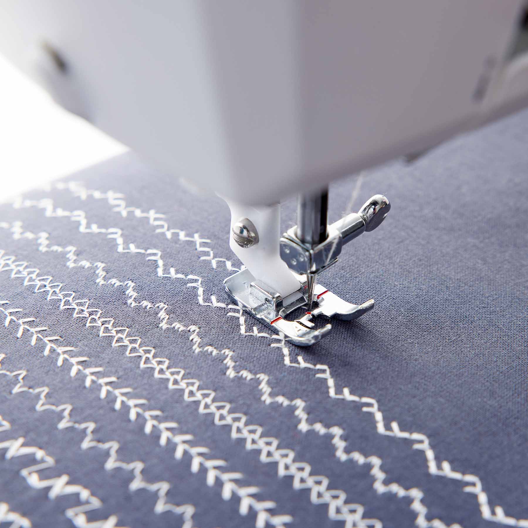 HUSQVARNA® VIKING® ONYX™ 25 Sewing Machine - Image 8