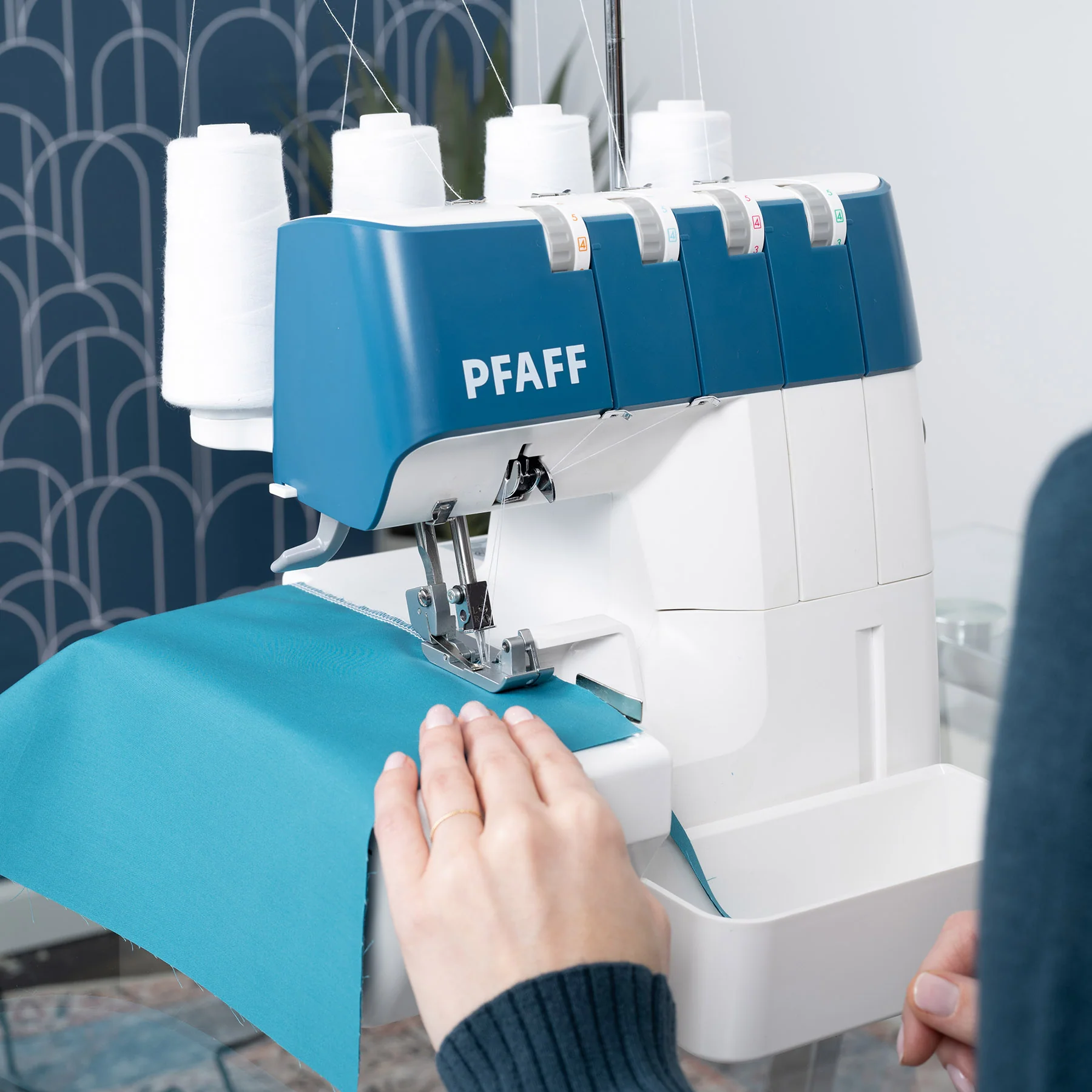 PFAFF® admire™ 1000 Overlock Machine - Image 4