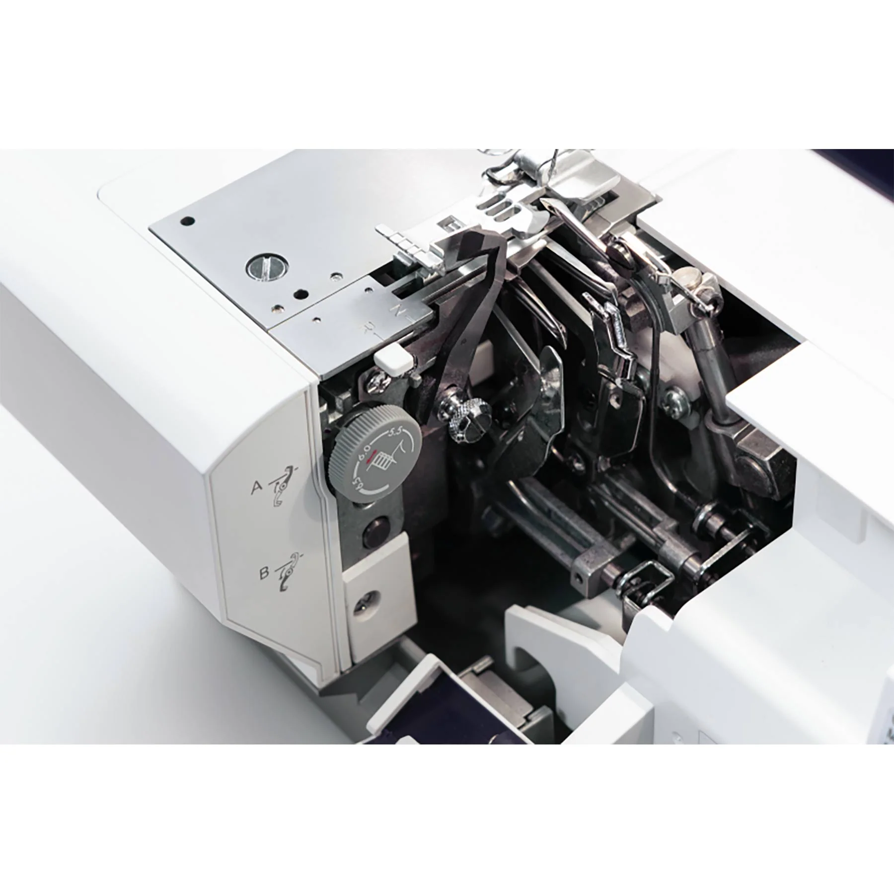 PFAFF® admire™ air 6000 Coverlock Machine - Image 12