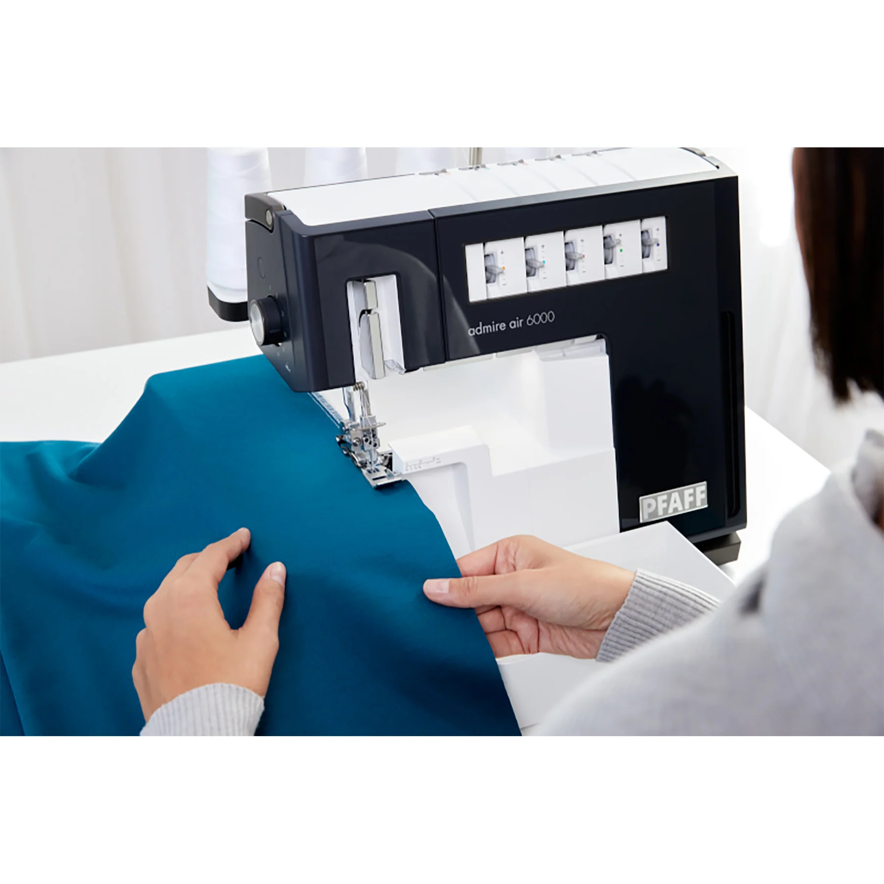 PFAFF® admire™ air 6000 Coverlock Machine - Image 5