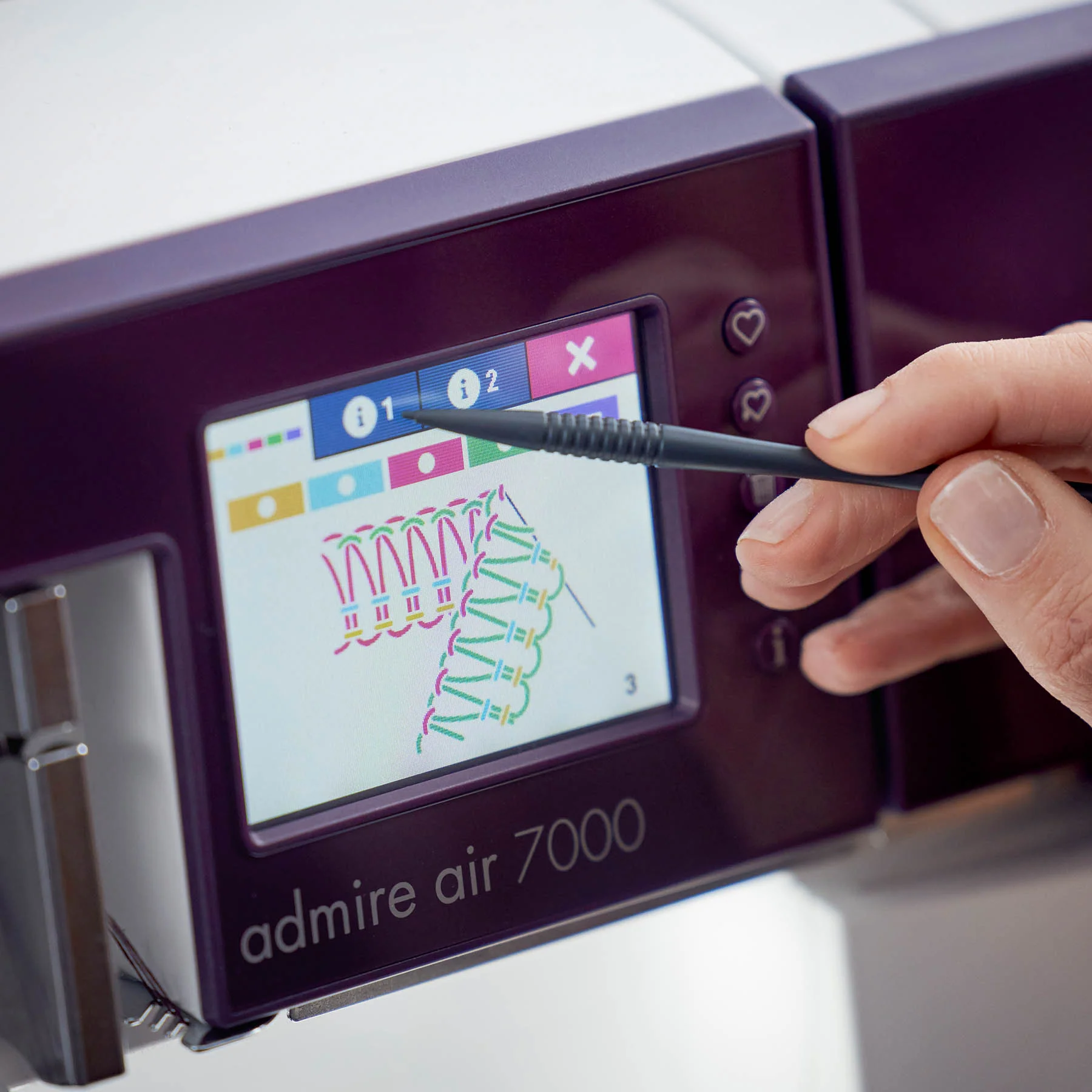 PFAFF® admire™ air 7000 Coverlock Machine - Image 5