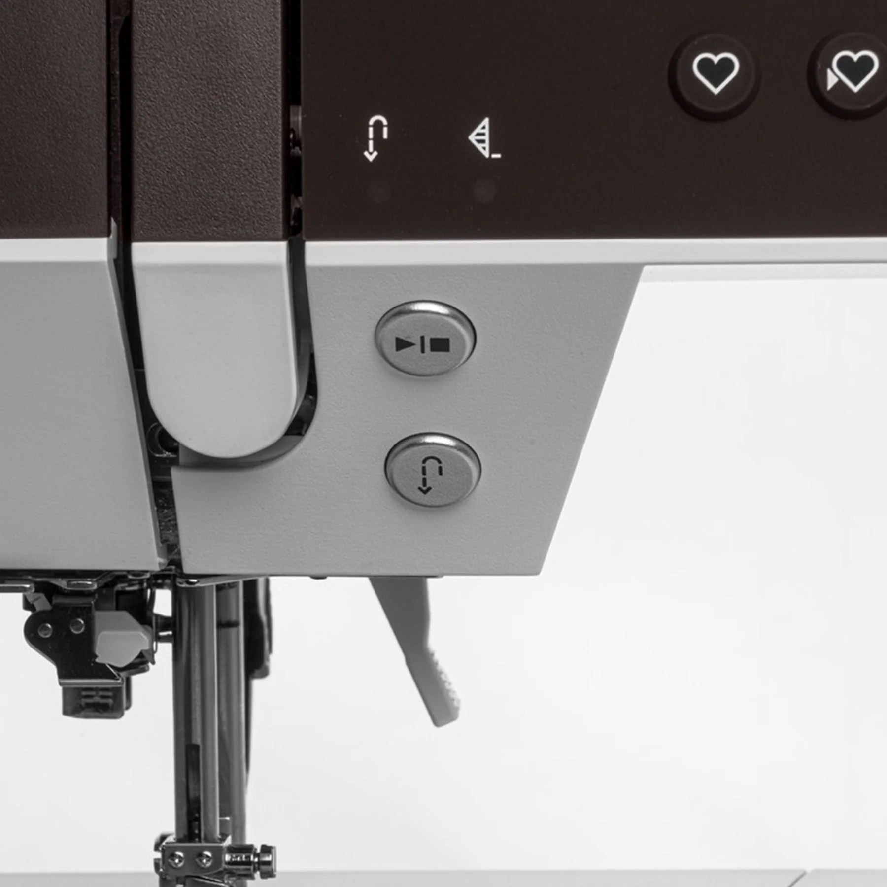 PFAFF® creative™ ambition™ 640 Sewing and Embroidery Machine - Image 5