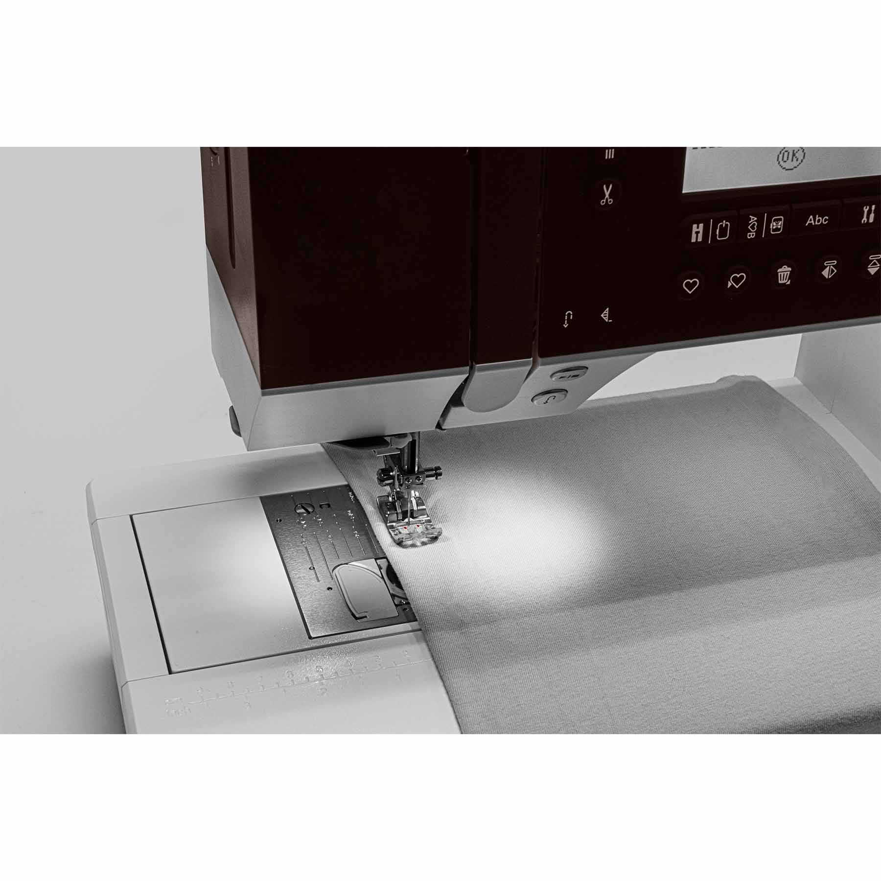 PFAFF® creative™ ambition™ 640 Sewing and Embroidery Machine - Image 8