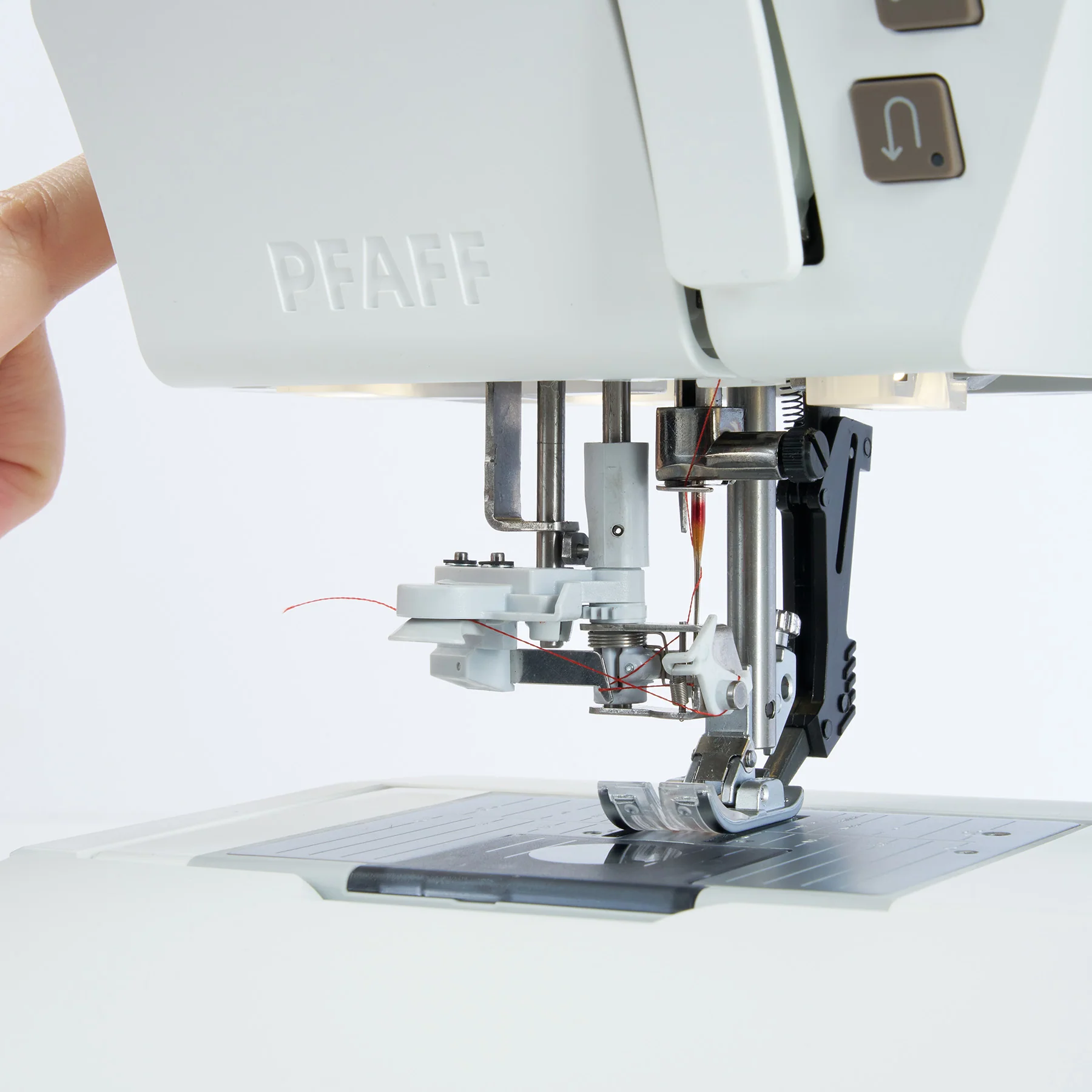 PFAFF® creative elevate™ 680 Sewing Machine - Image 6
