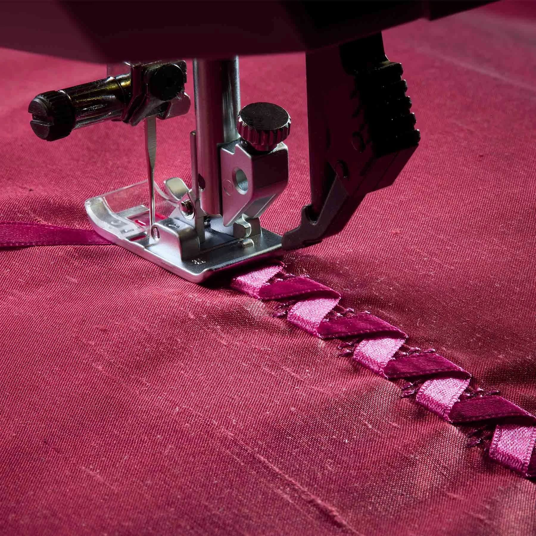 PFAFF® quilt expression™ 725 Sewing Machine - Image 6