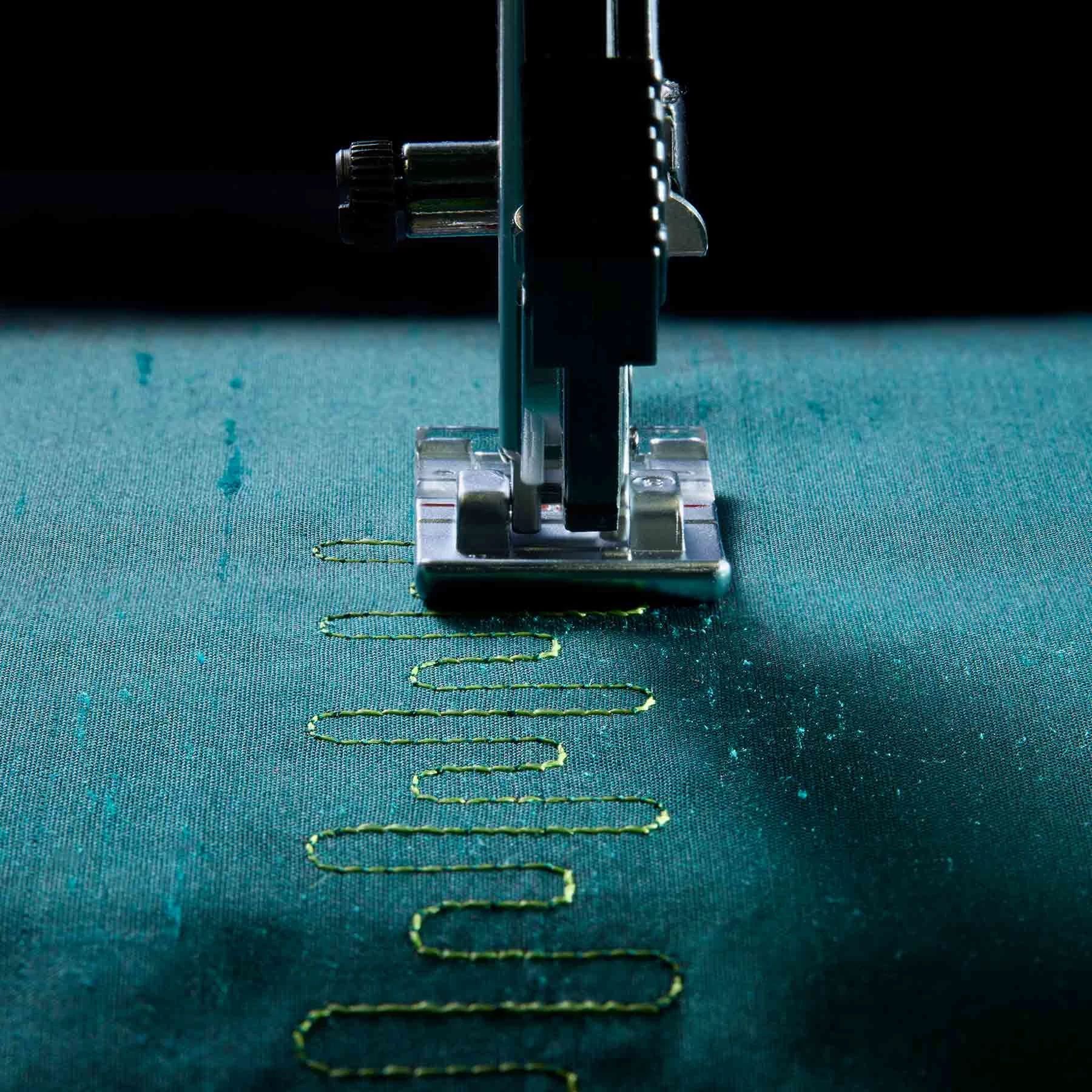 PFAFF® expression™ 715 Sewing Machine - Image 10