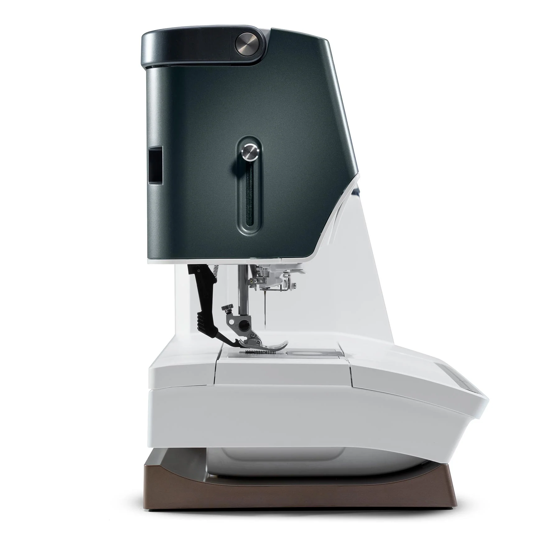 PFAFF® creative expression™ 750 Sewing and Embroidery Machine - Image 19