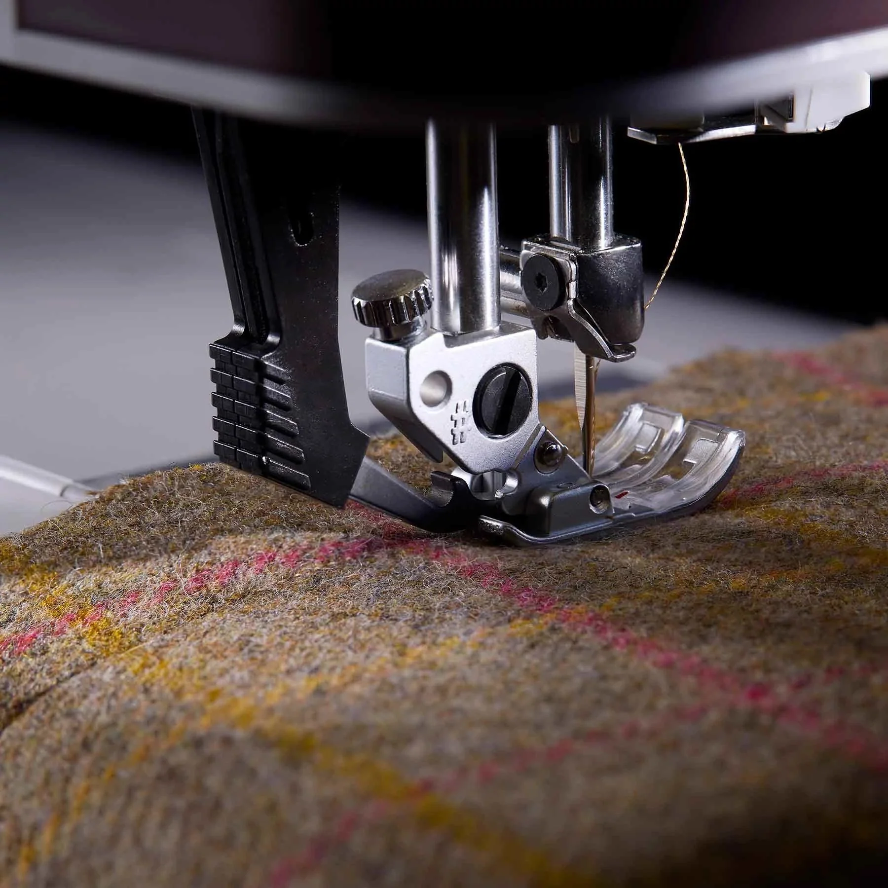 PFAFF® creative expression™ 750 Sewing and Embroidery Machine - Image 4
