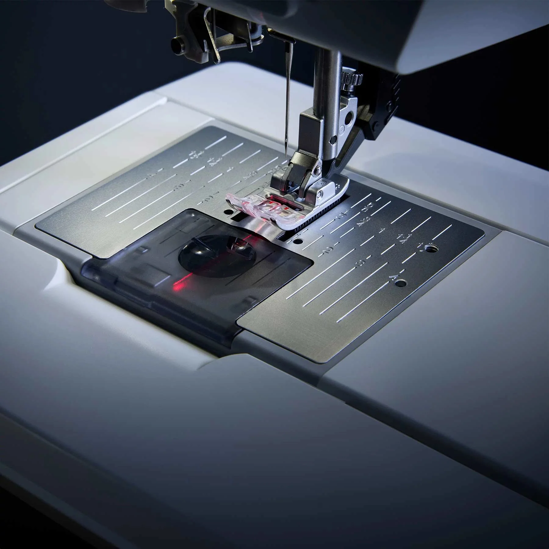 PFAFF® quilt expression™ 725 Sewing Machine - Image 3