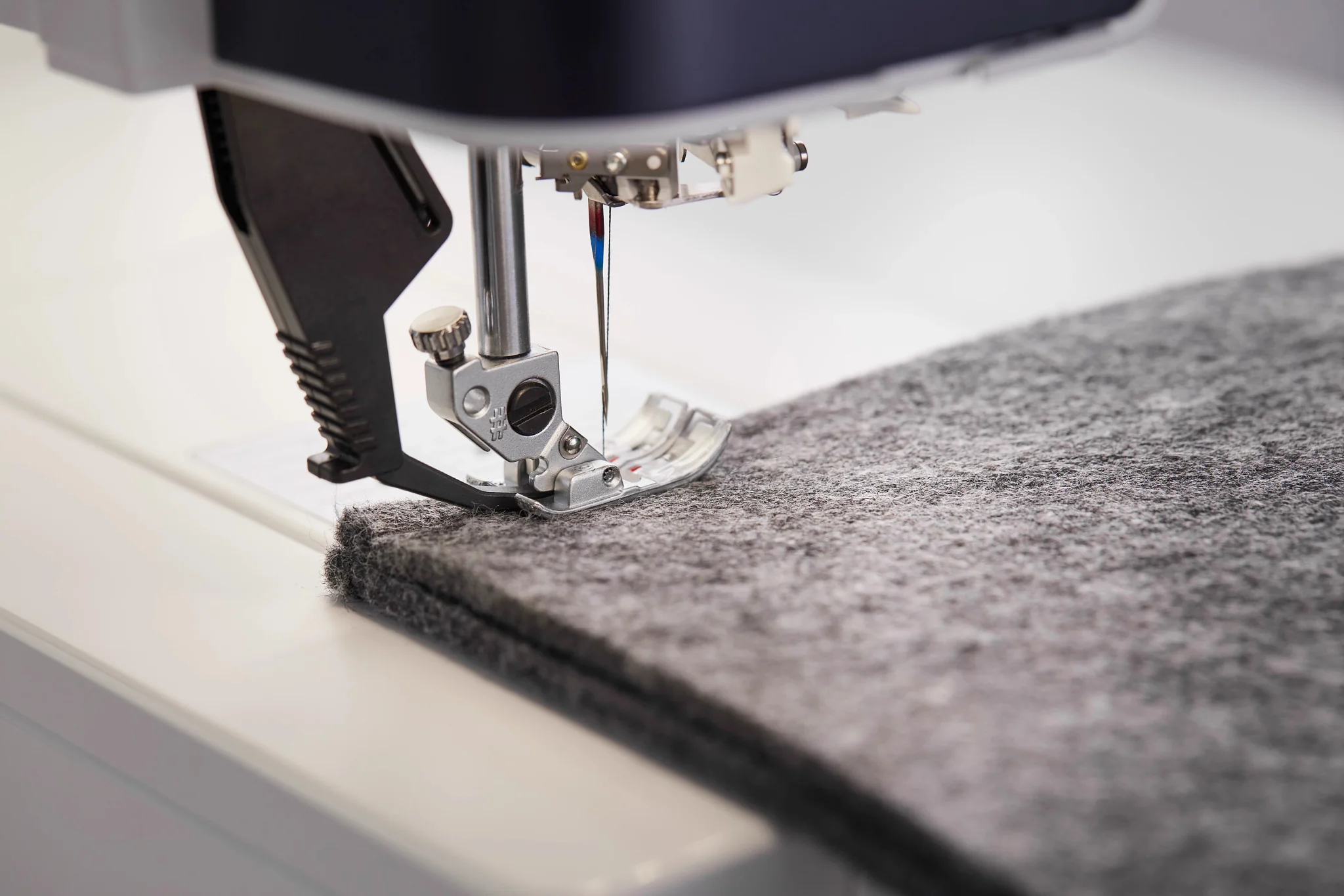 PFAFF® creative performance™ 950 Sewing & Embroidery Machine - Image 11