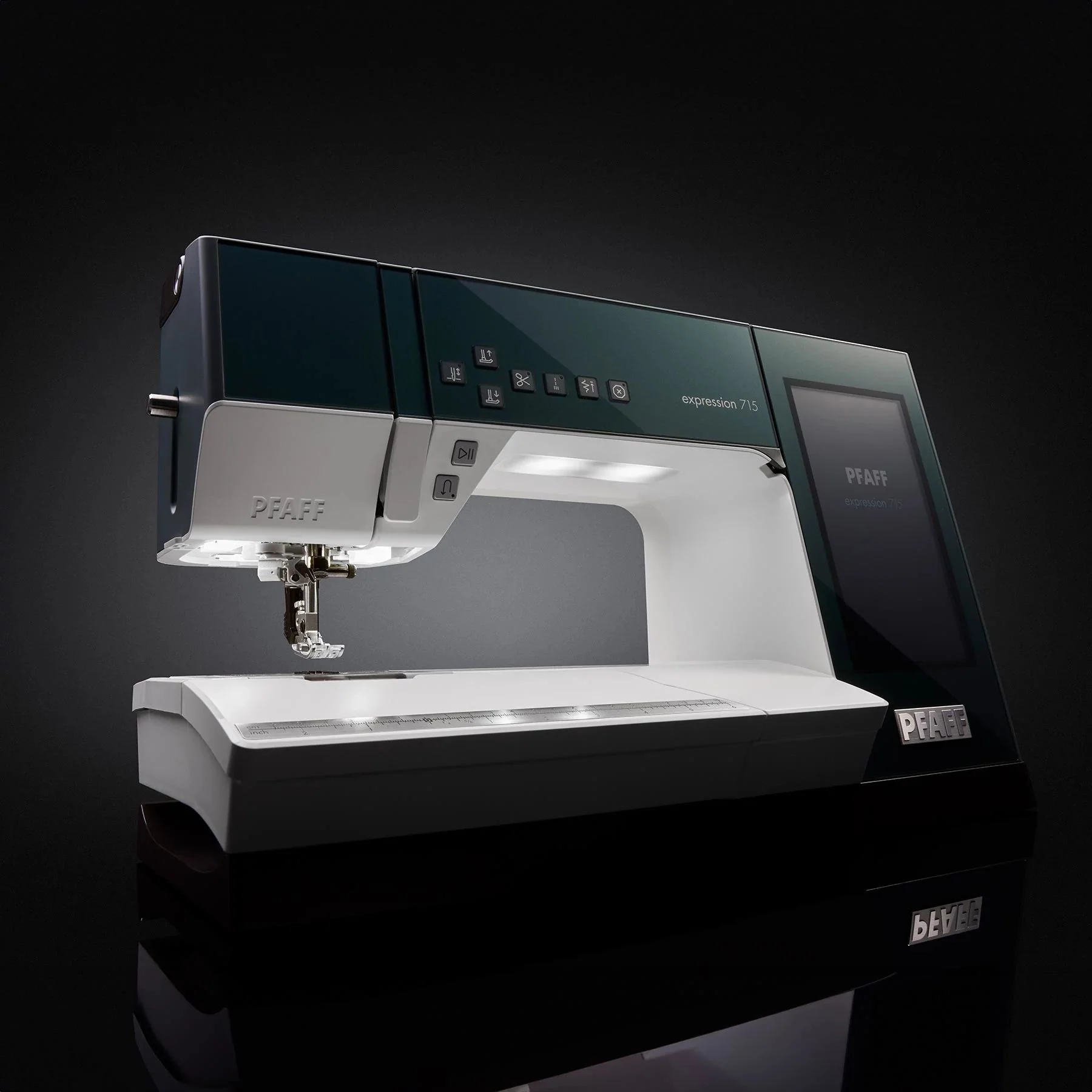 PFAFF® expression™ 715 Sewing Machine - Image 12