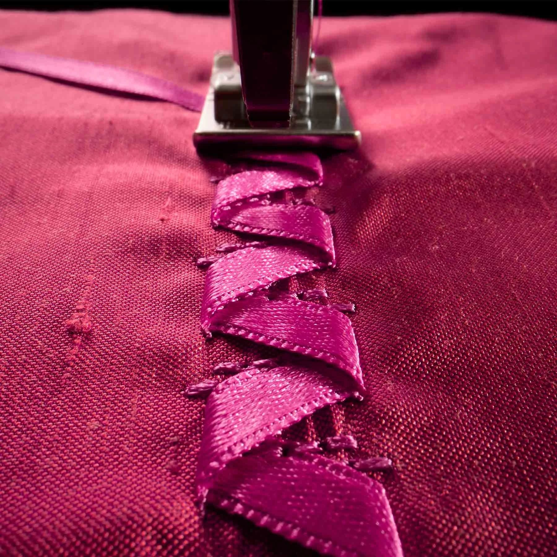 PFAFF® expression™ 715 Sewing Machine - Image 13
