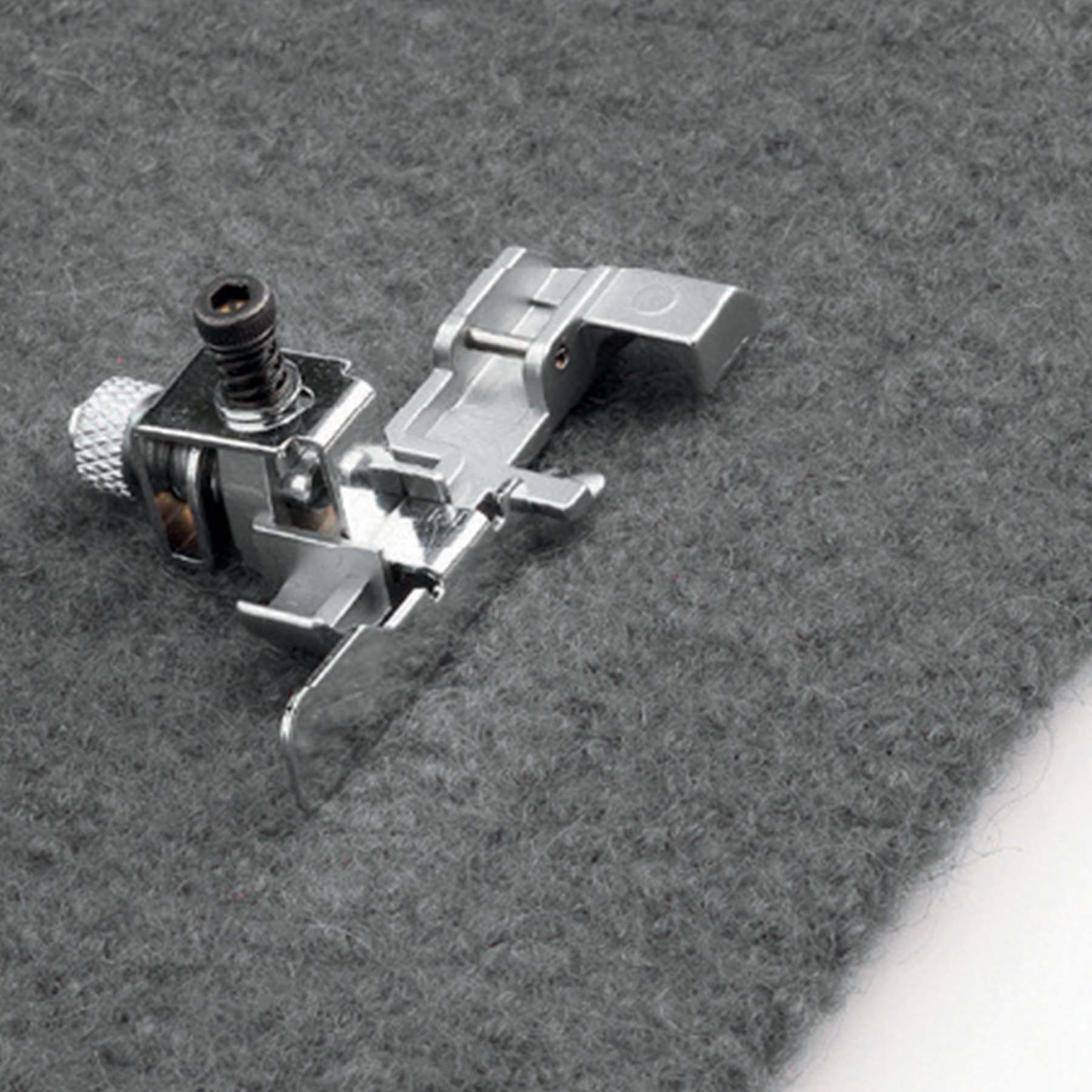 PFAFF® Overlock Feet Kit - Image 4