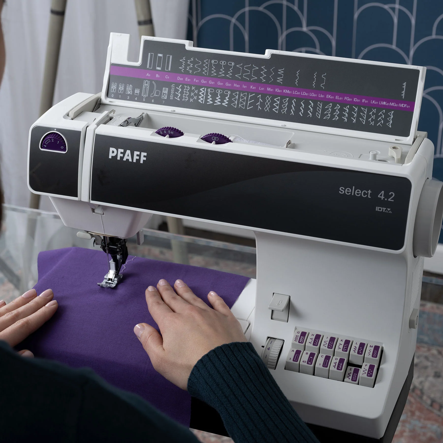PFAFF® select™ 4.2 Sewing Machine - Image 3
