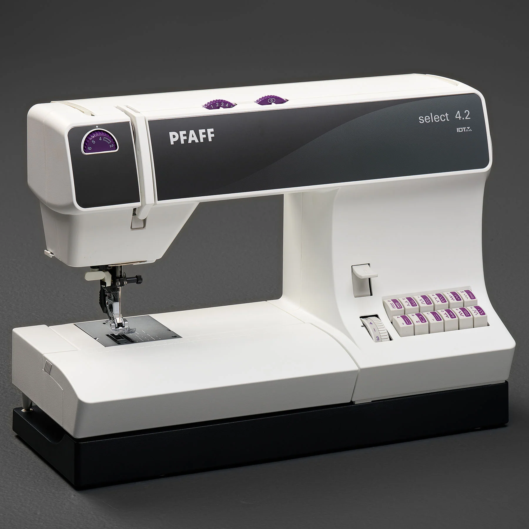 PFAFF® select™ 4.2 Sewing Machine - Image 4