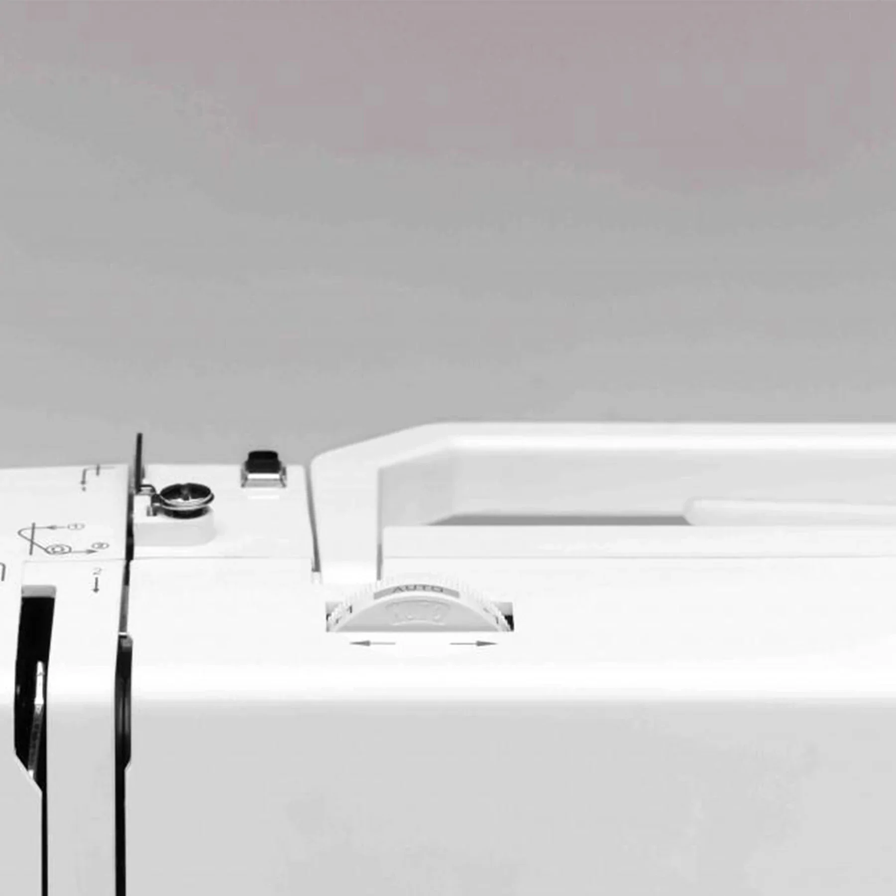 SINGER® Confidence™ 7463 Sewing Machine - Image 4