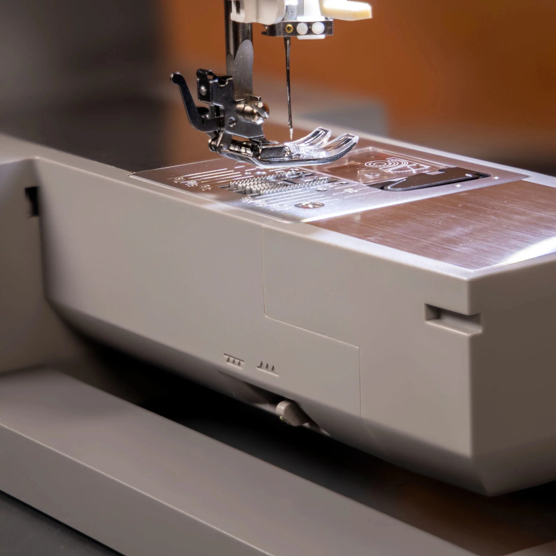 SINGER® Heavy Duty 6605C Sewing Machine - Image 3