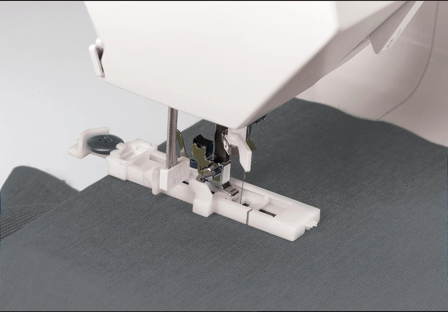SINGER® Tradition™ 2282 Sewing Machine - Image 3
